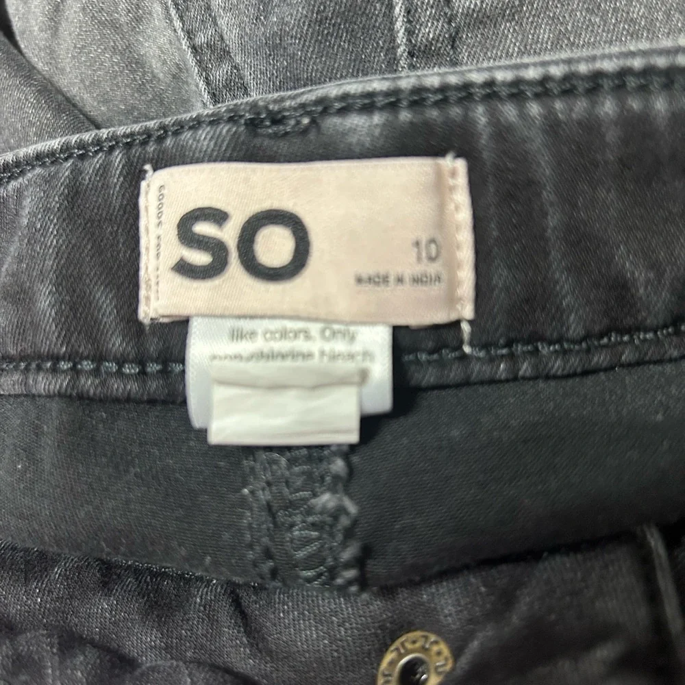 Size 10 GIRLS Black Denim Shorts E1